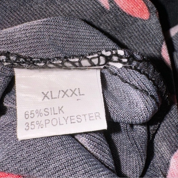 Amazon XL Shirt‎ Top Black Red Paisley Short Sleeve Scoop Neck Silk Embellished - Picture 6 of 7